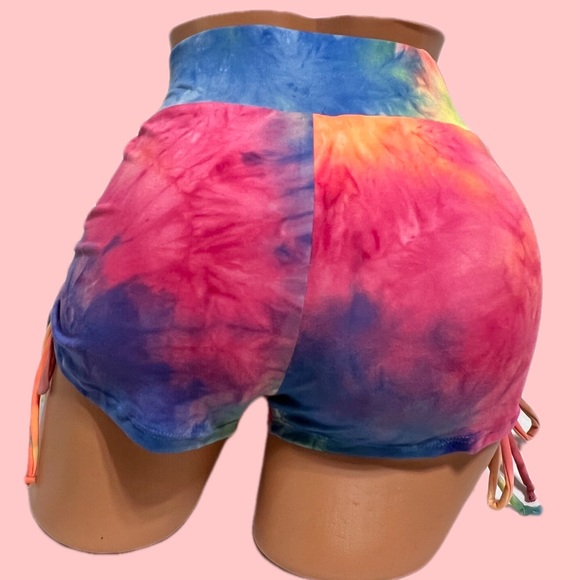 Buttery Soft Shorts & Crop Top - Picture 6 of 12